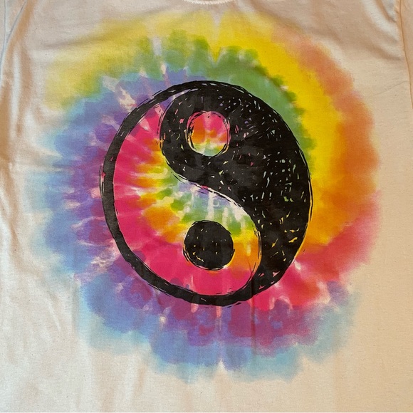 Multi-Color Yin Yang t-Shirt - Picture 3 of 3